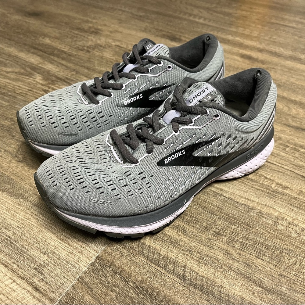 Brooks Women’s Ghost 13 Grey/Black/Purple Size 7.5 WIDE (D)